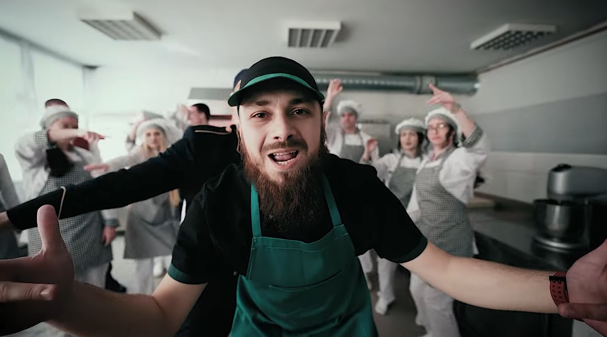 Helem Nejse pokazuje koliko je važna praksa, pjesmom i videospotom Praktika