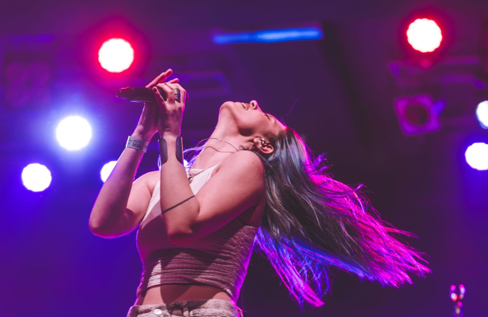 ZHIVA je objavila snažan video singl "Atom": Ljubav na rubu samouništenja 