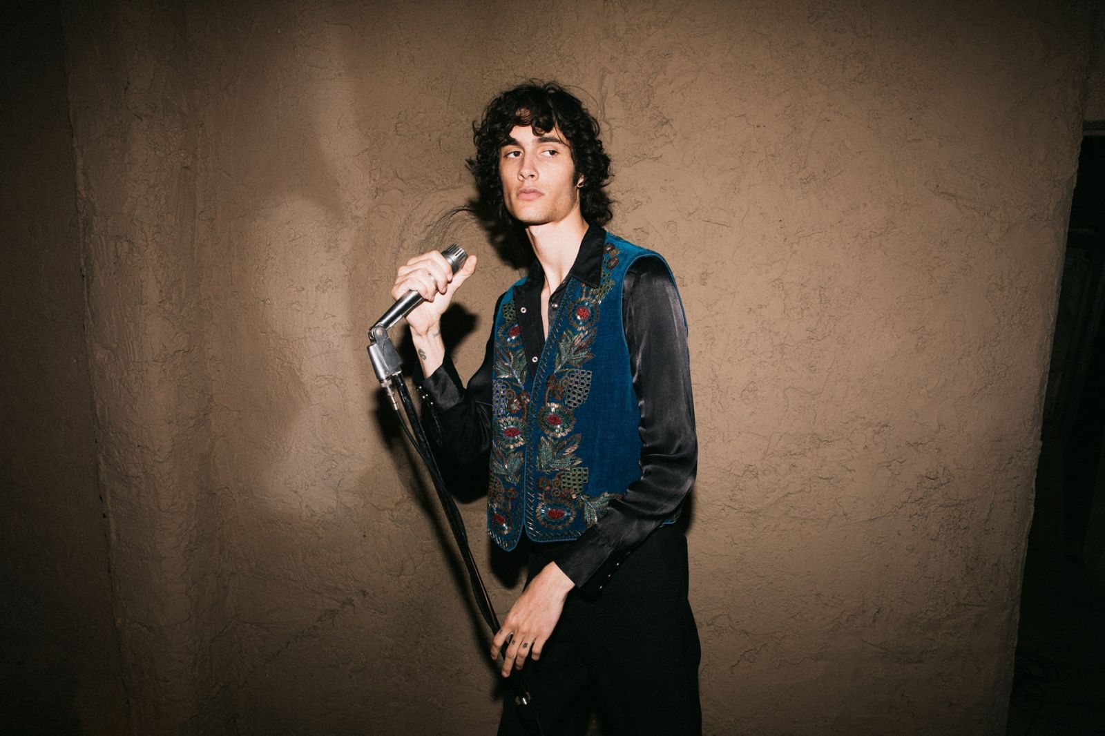  Najtraženiji novi izvođač današnjice: sombr predstavlja novu pjesmu 