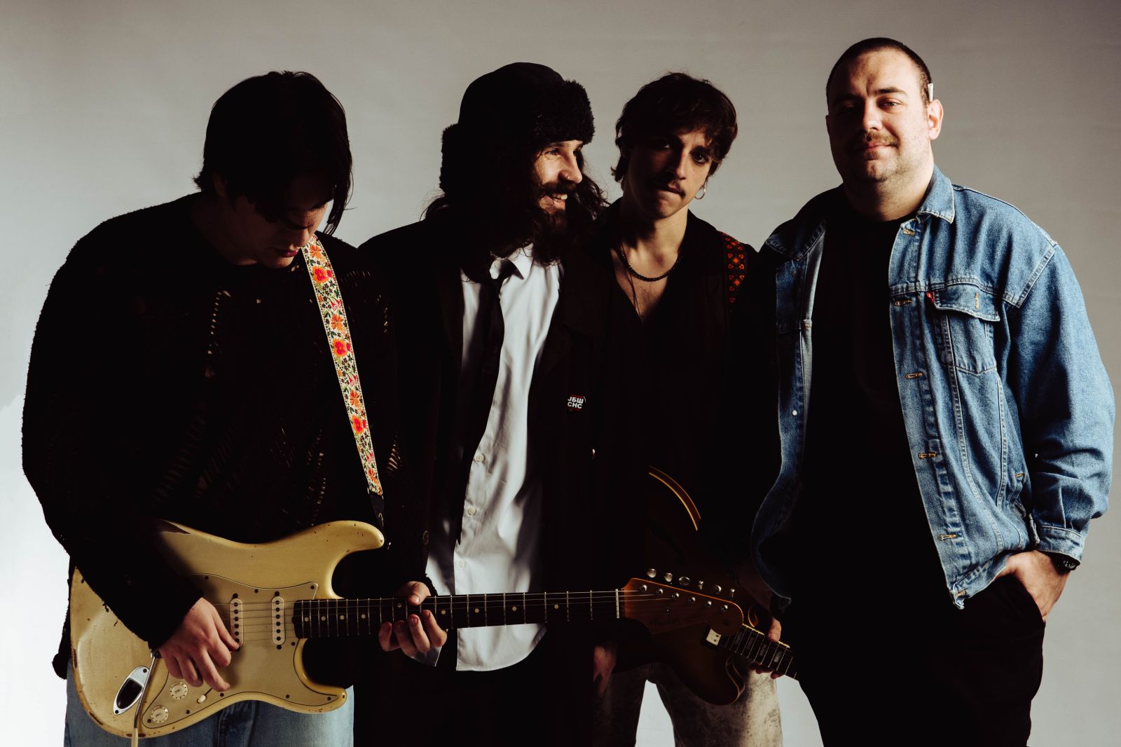 Oštriji i čvršći treći album grupe dram pod nazivom OŠTRO