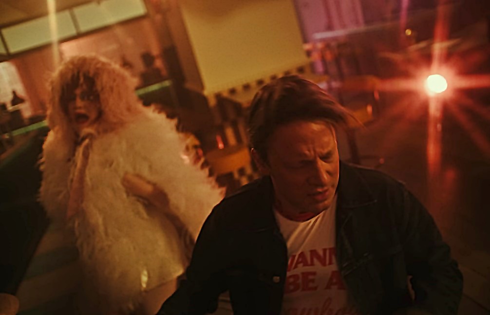 CMAT i Jamie Oliver u neobičnoj glazbenoj priči “The Jamie Oliver Petrol Station”